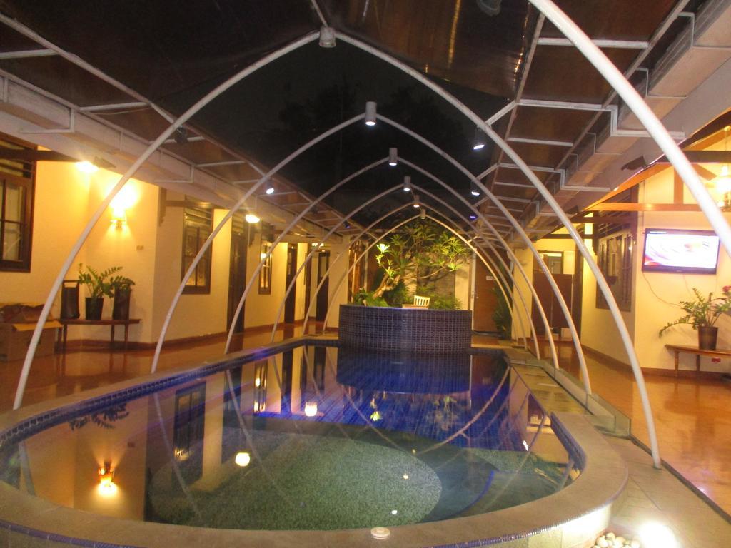 โลเวนเดอร์ เกสท์เฮาส์ Hotel มะลัง ภายนอก รูปภาพ